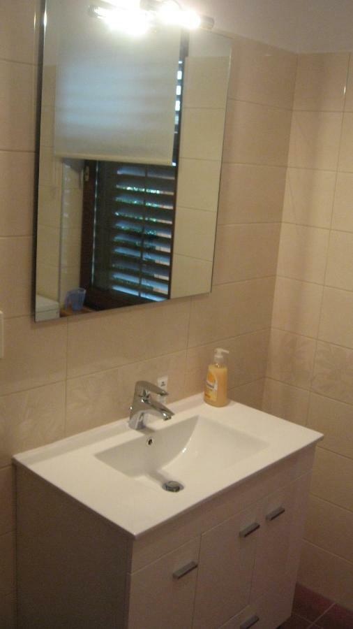 Apartments Grozdanic Fažana エクステリア 写真